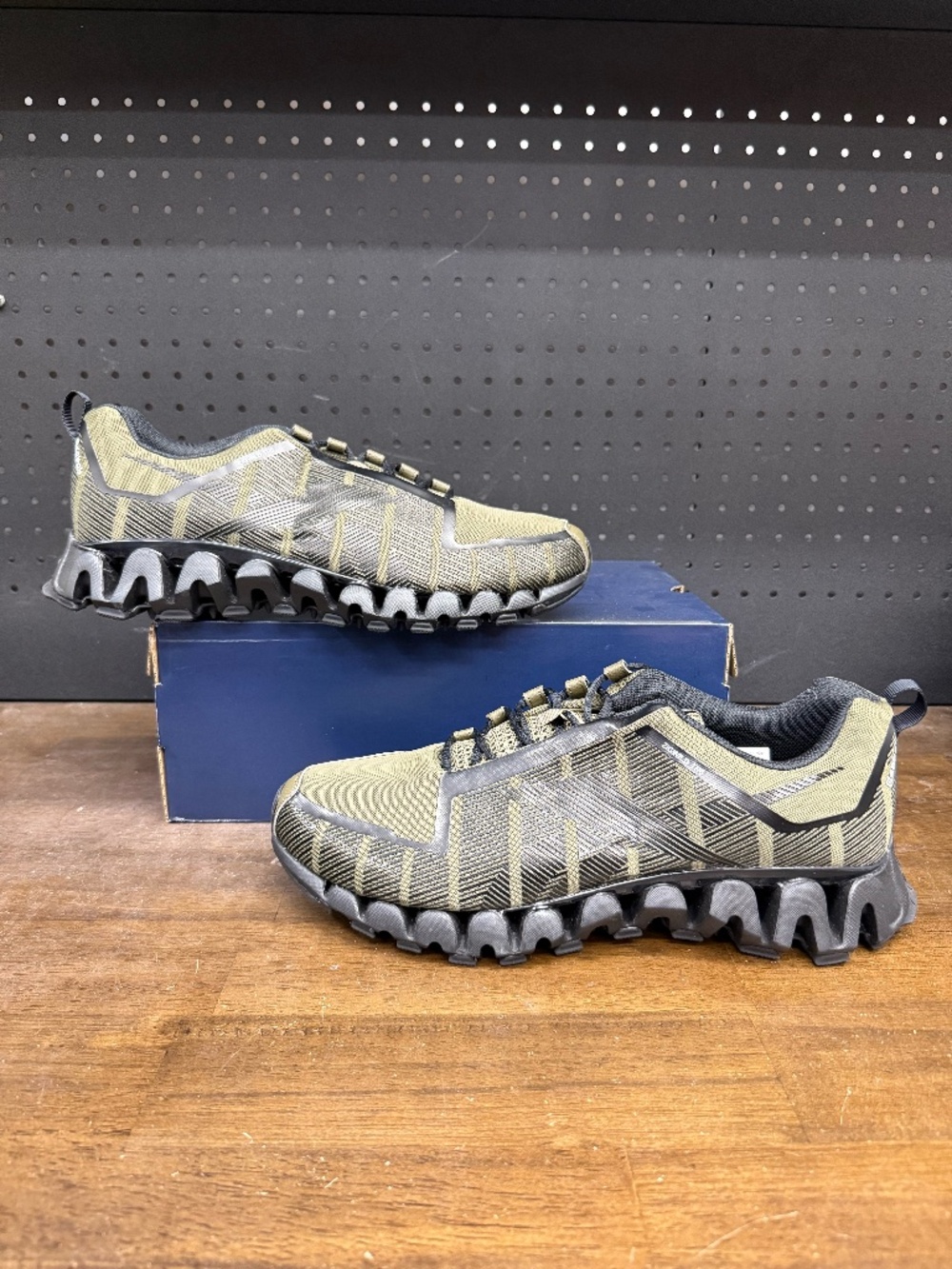 New W/O Box! Men's Reebok ZigWild Trail 6 'Army Green' Black Running Sneakers